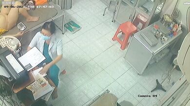 《稀缺资源✿泄密》黑客破解医院妇科检查治疗室监控摄像头✿偸拍数位来做检查的女人✿脱光下体医生各种操作 (8)